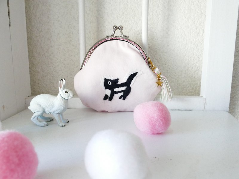 Embroidered mini gamaguchi scank white X pink gold with tassel - Coin Purses - Cotton & Hemp Pink