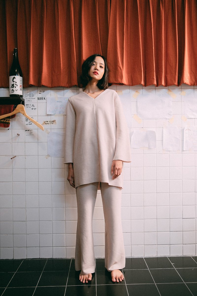 Co-Ord Set of V Neck Dress with Long Sleeve and Flare Pants with Elastic Waist - 其他 - 其他材質 卡其色