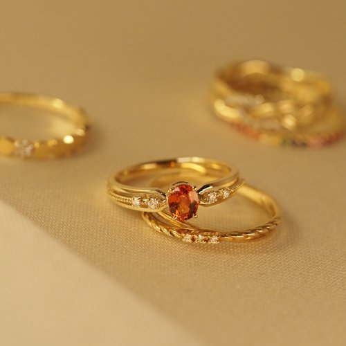 Kelimeraki Jewellery Orange Sapphire Oval Ring | 橙色藍寶石橢圓戒指 | 18K 黃金