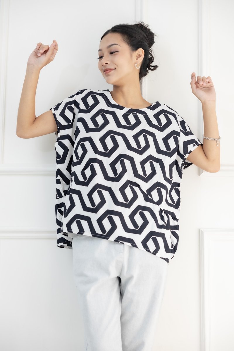 黑色六角形線條寬版上衣 白色 - 女 T 恤 - 其他材質 白色