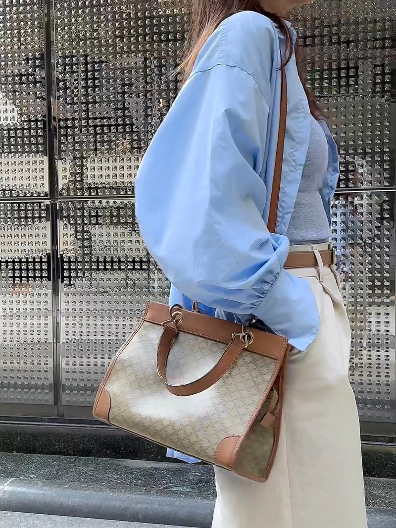 Second-hand beauty Celine Macadam light brown presbyopia handbag square handbag crossbody bag - กระเป๋าถือ - หนังแท้ สีกากี