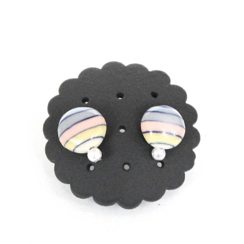 珍珠彩虹圓潤陶瓷耳針 耳環 飾品 - 耳環/耳夾 - 瓷 粉紅色