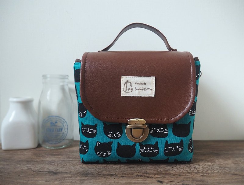 | Large camera bag | Small single lens camera bag with thick cotton (black cat on Teal background) - Camera Bags & Camera Cases - Cotton & Hemp Blue