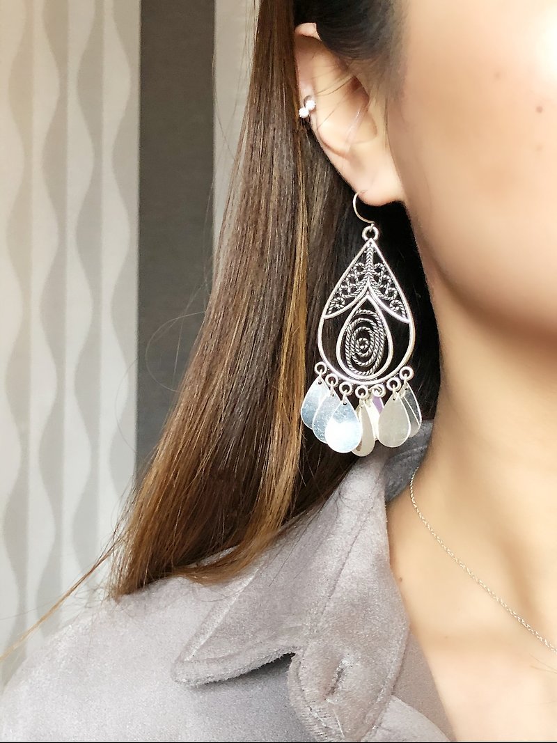 Vintage Chandelier Silver Drop Earrings - 耳環/耳夾 - 銀 銀色