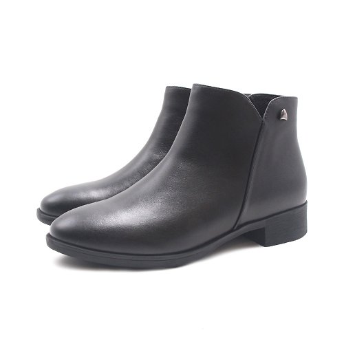 米蘭皮鞋Milano W&M(女)質感銀釦V口內拉鍊低跟女靴 女鞋-黑色