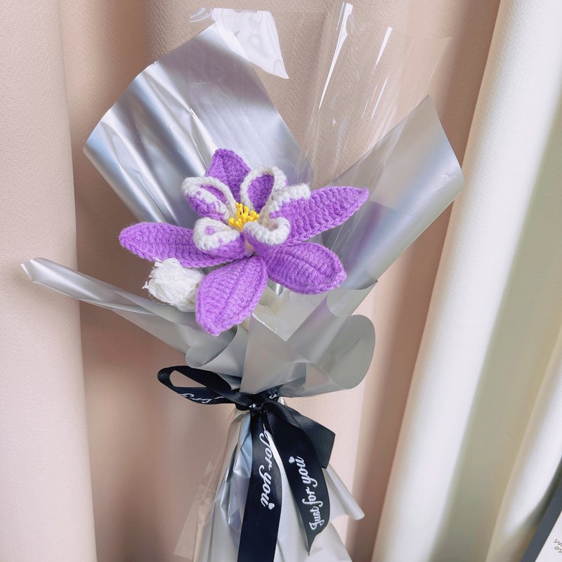 February Birth Month Handcrafted Bouquet of Purple Violets - ช่อดอกไม้แห้ง - ผ้าฝ้าย/ผ้าลินิน สีม่วง