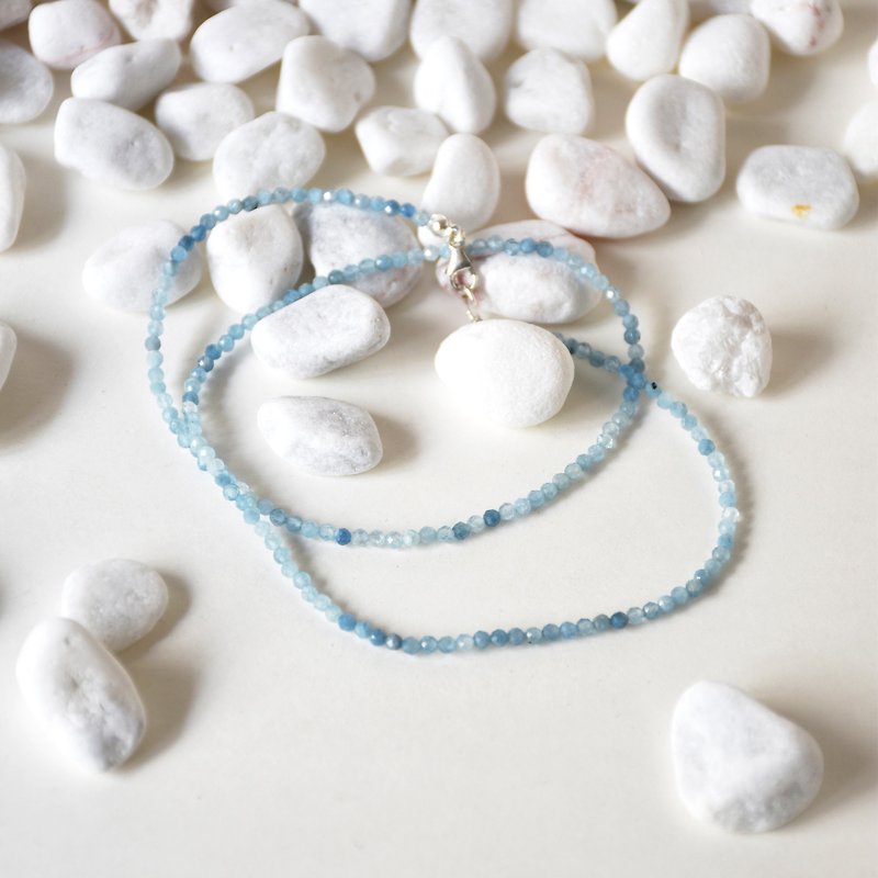 Handmade Sterling Silver with Tiny Aquamarine Beads Necklace, March Birth stone - สร้อยคอ - เครื่องเพชรพลอย สีน้ำเงิน