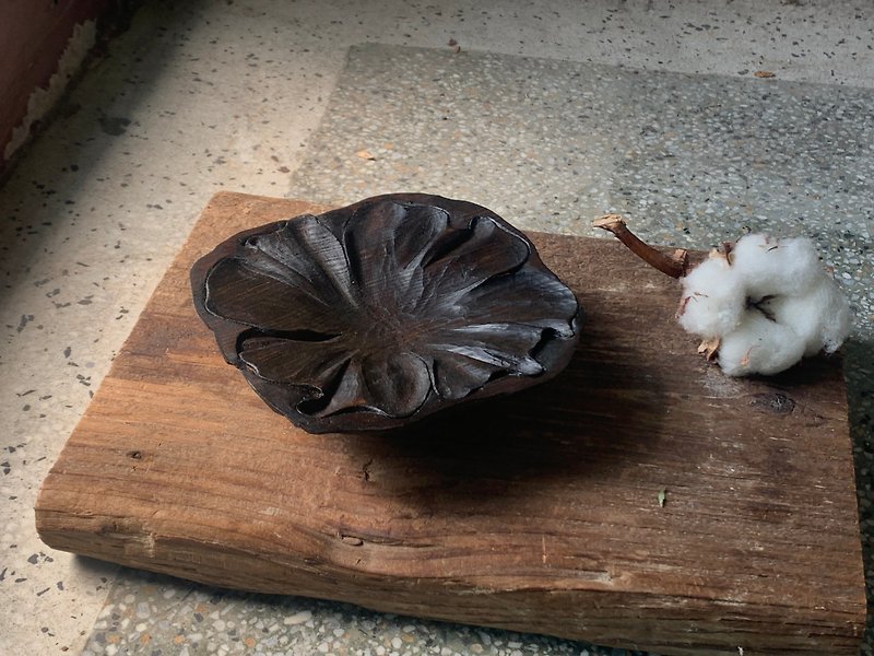 Persistent calyx wooden plate/pot holder - Teapots & Teacups - Wood Brown