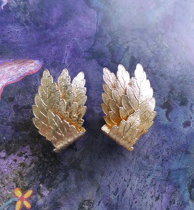 Vintage Jewelry 西洋古董飾品 層疊 對稱 金色葉子 夾式耳環 - 耳環/耳夾/耳骨夾 - 其他金屬 金色