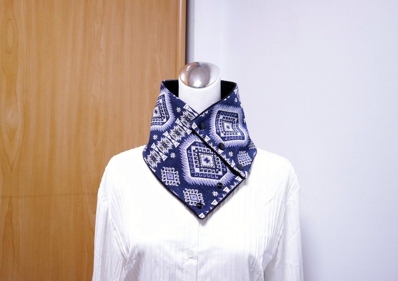 多釦~圖騰 保暖圍脖 短圍巾 頸套 雙面雙色 男女均適 - 圍巾/披肩 - 其他材質 