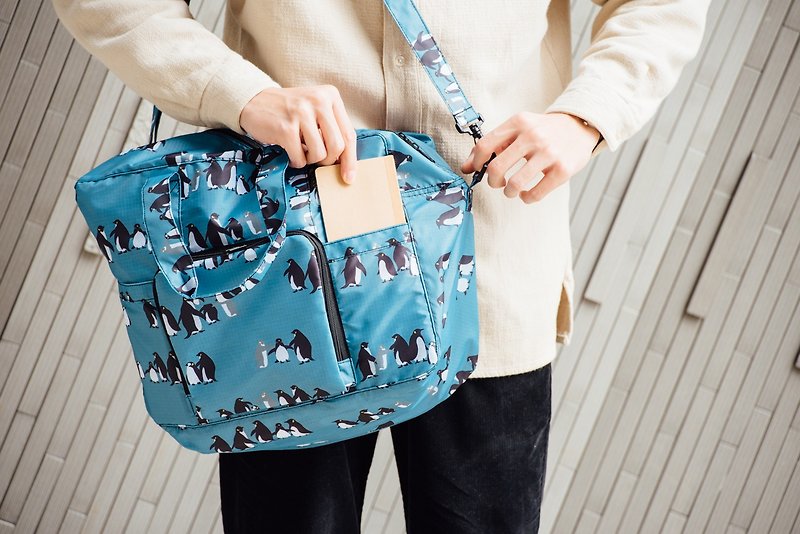 Gifts ,Design, Go Travel, Trendy, Water Repellent Foldable Duffel Bag - Penguin - กระเป๋าแมสเซนเจอร์ - วัสดุอื่นๆ สีน้ำเงิน