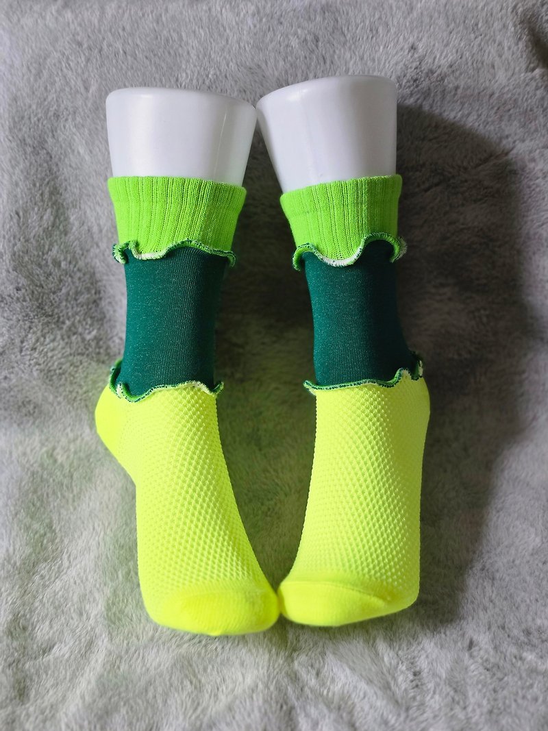 蛍光グリーン×イエロー　 カラフルメロウソックス 派手靴下 個性的 22.5〜25 女性靴下 socks - ソックス - その他の素材 グリーン