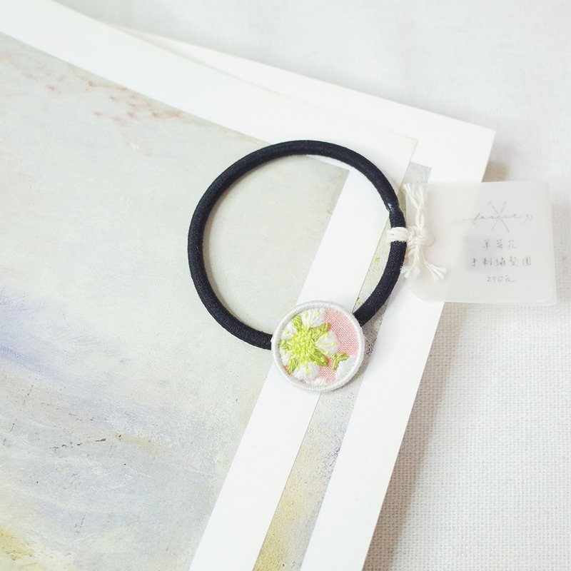 草莓花 手刺繡髮圈 - 髮夾/髮圈 - 繡線 粉紅色