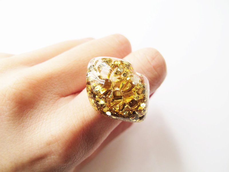 * Rosy Garden * shiny gold sequins diamond snowflake water flow lip glass ring - แหวนทั่วไป - แก้ว สีเหลือง