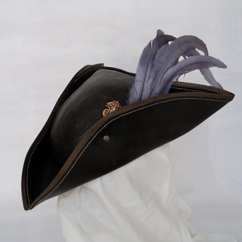 Svetliy Sudar Leather Arts Workshop Lady Maria leather hat v.1 inspired Bloodborne / hat with feathers / tricorne