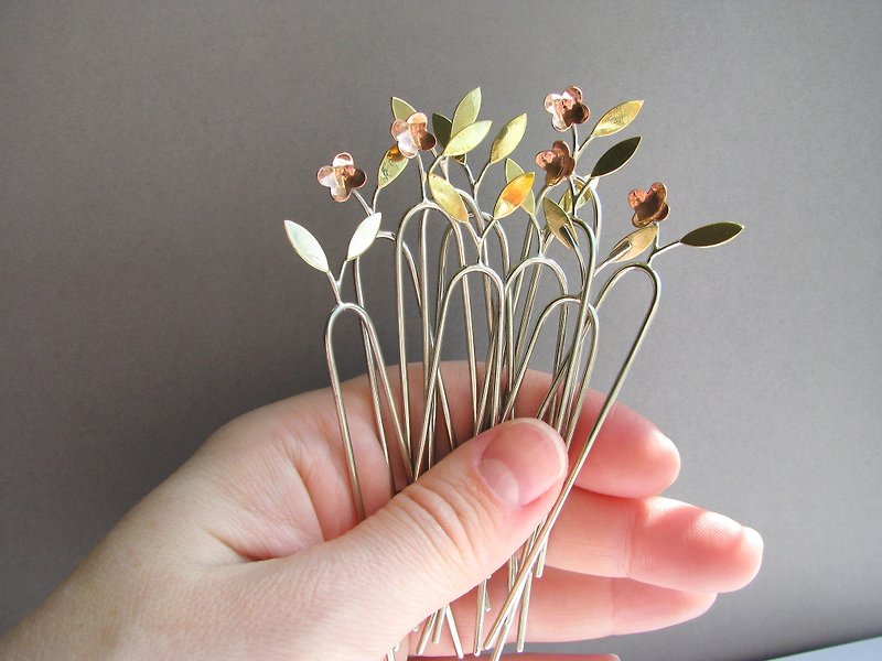 flower gold hair pin, metal hair fork with leaves, branch hair pin, bride jewelr - เครื่องประดับผม - ทองแดงทองเหลือง สีทอง