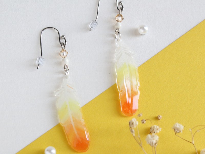 hand painted orange feather earrings / clip-on 【Large】 - Earrings & Clip-ons - Plastic Orange