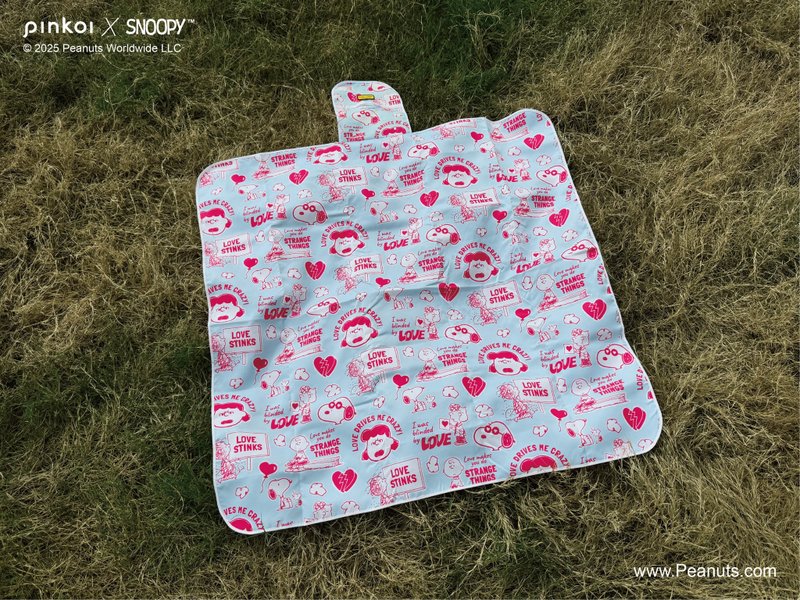 【Pinkoi x SNOOPY】野餐墊 史努比 輕量化 淺藍滿版 露西 - 野餐墊/露營用品 - 聚酯纖維 藍色