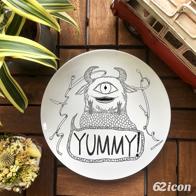 Ania-Yummy Monster-8 吋骨瓷盘 - Small Plates & Saucers - Porcelain Multicolor