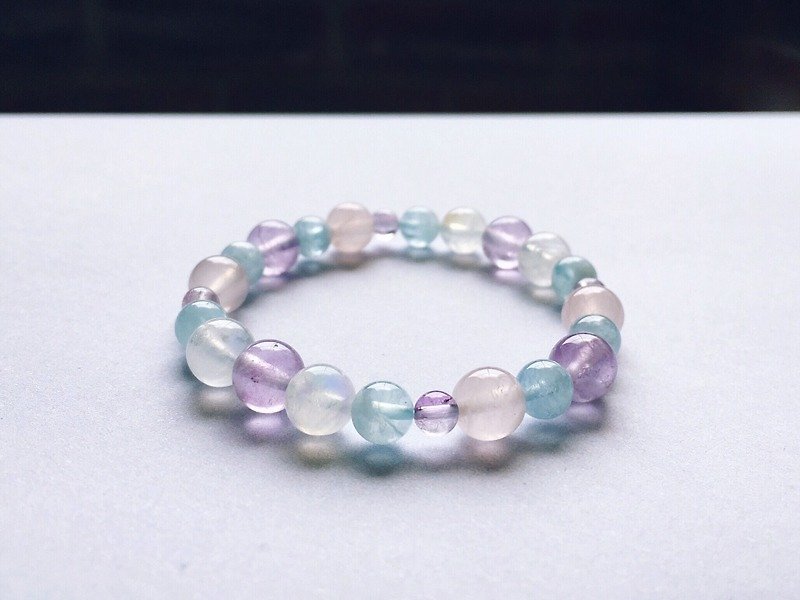 [Ofelia.] Natural Stone Series - Natural Lavender Amethyst x Seawater Sapphire x Powder Crystal x Moonlight Bracelet [J104-Myrcella] / Crystal - Bracelets - Gemstone Pink