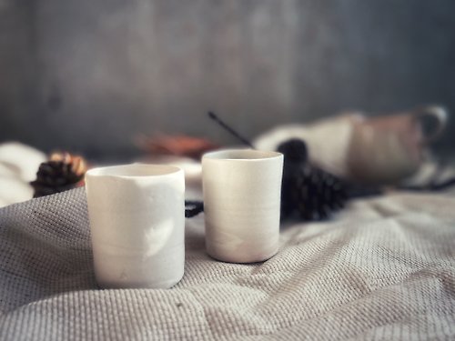 阿法卡朶・蒔光窯記事 桌上的白瓷糖霜 / 粉彩潑墨喫茶對飲杯