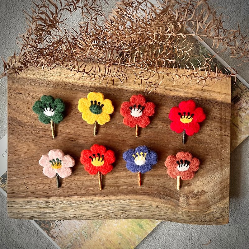 Needle Felted Poppy Brooch - Brooches - Wool Multicolor