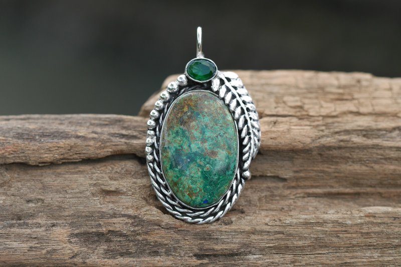 European classic. flower treasure. Taiwan Sapphire. Stone Pendant∣Gift Mother's Day Graduation - Necklaces - Gemstone Green