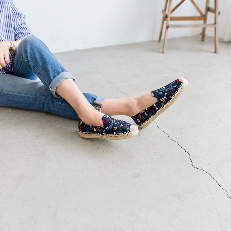 日本布料手工草編鞋-和風蜻蜓 絕版 出清品 - 女款休閒鞋 - 棉．麻 多色