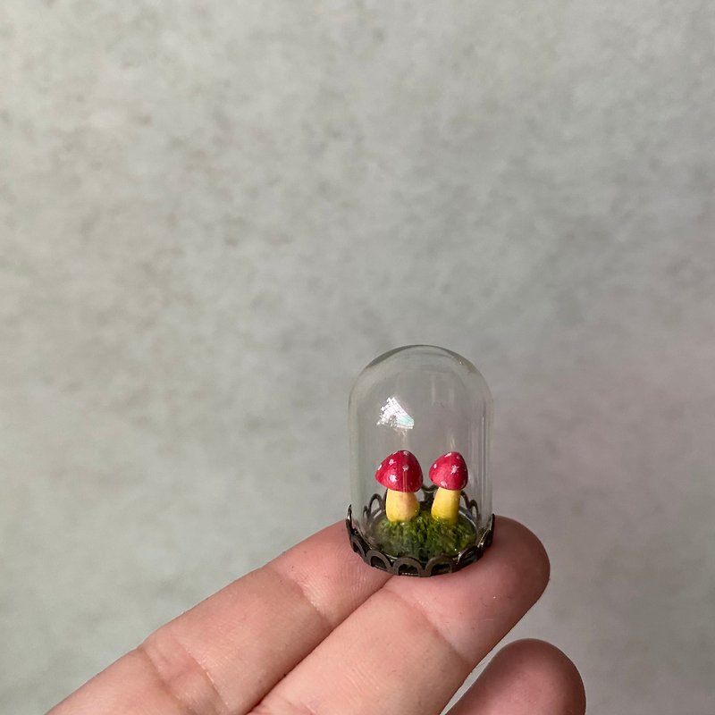 Glass cover mini shiitake mushrooms - red - ของวางตกแต่ง - แก้ว 