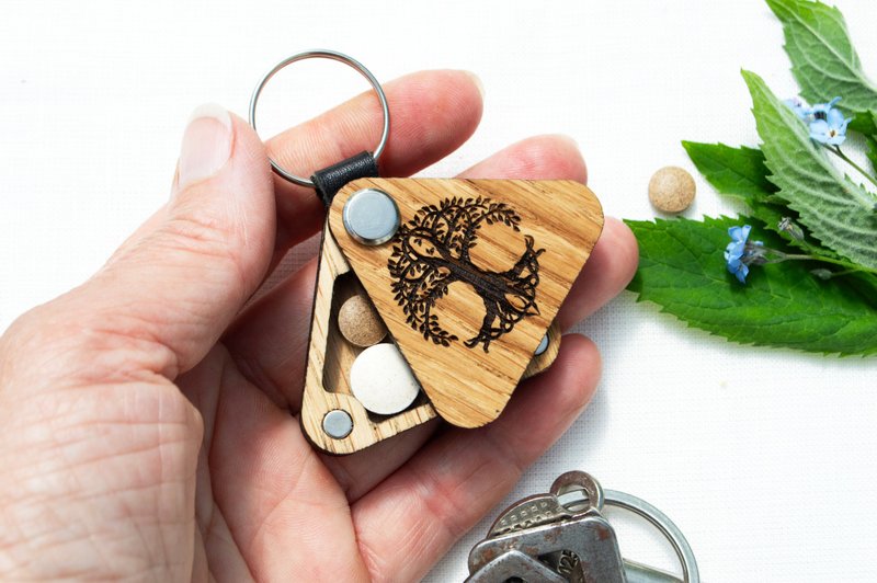 Pill Box Keychain Tree of Life Engraving Personalized Two-Compartment Organizer - 鑰匙圈/鑰匙包 - 木頭 多色