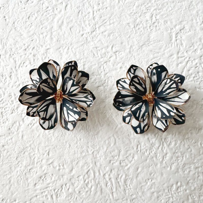 Flower-inspired wire accessories - Earrings & Clip-ons - Other Metals 