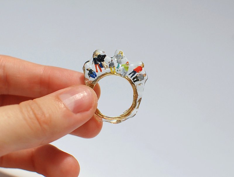 手工小人樹脂戒指 金鍍金黃銅 - 戒指 - 樹脂 金色