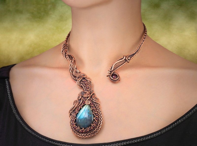 Labradorite and garnet necklace Wire wrapped copper necklace Unique art jewelry - สร้อยคอทรง Collar - เครื่องเพชรพลอย หลากหลายสี