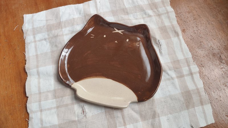 Mushroom cat plate/shaped plate/ceramic plate - Plates & Trays - Pottery Brown