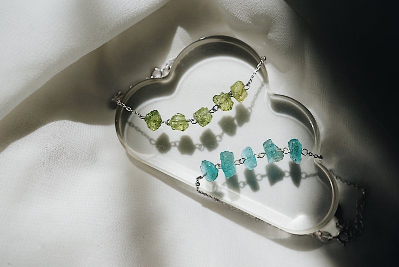Raw apatite crystals 925 silver bracelet - สร้อยข้อมือ - เครื่องเพชรพลอย หลากหลายสี