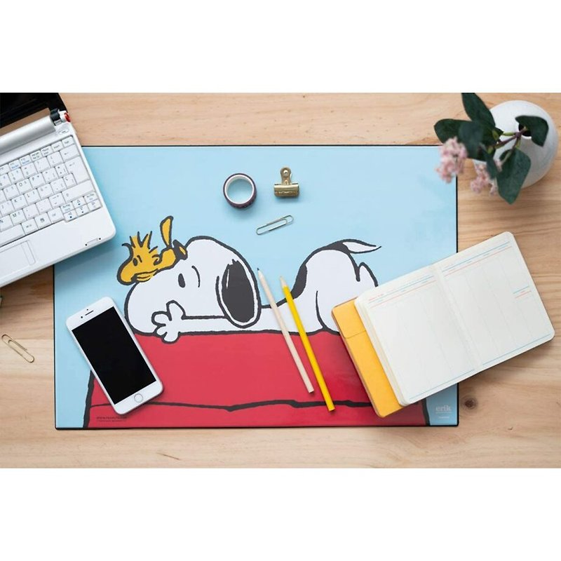 【Snoopy】Lazy Time Waterproof Desk Mat - Mouse Pads - Plastic Multicolor
