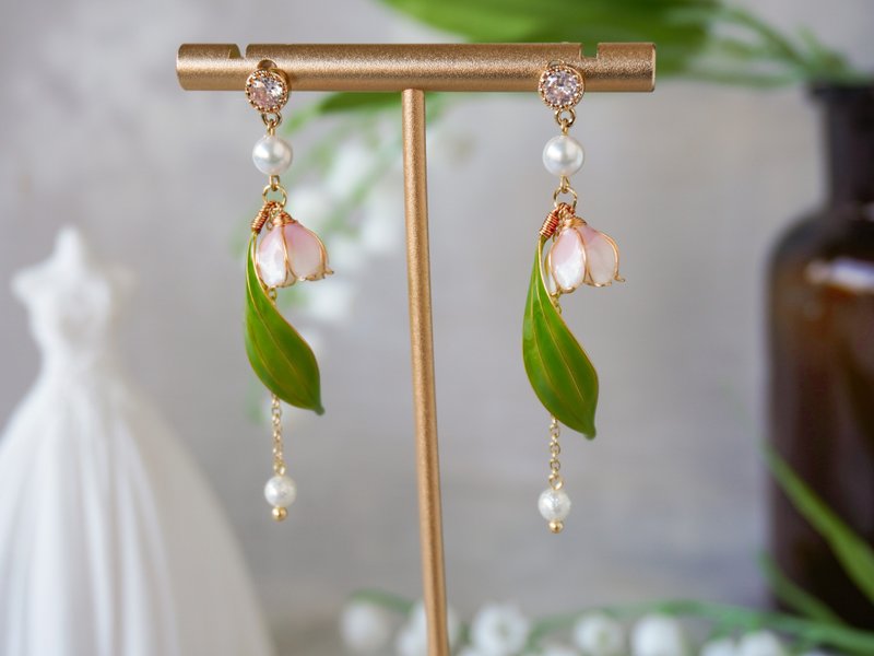 [Pink six-petal lily of the valley] Handmade original earrings Bronze resin elegant earrings/ear clip bridal jewelry - Earrings & Clip-ons - Resin Pink