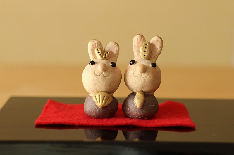 Hina-sama of a ceramic rabbit. - Items for Display - Wood 