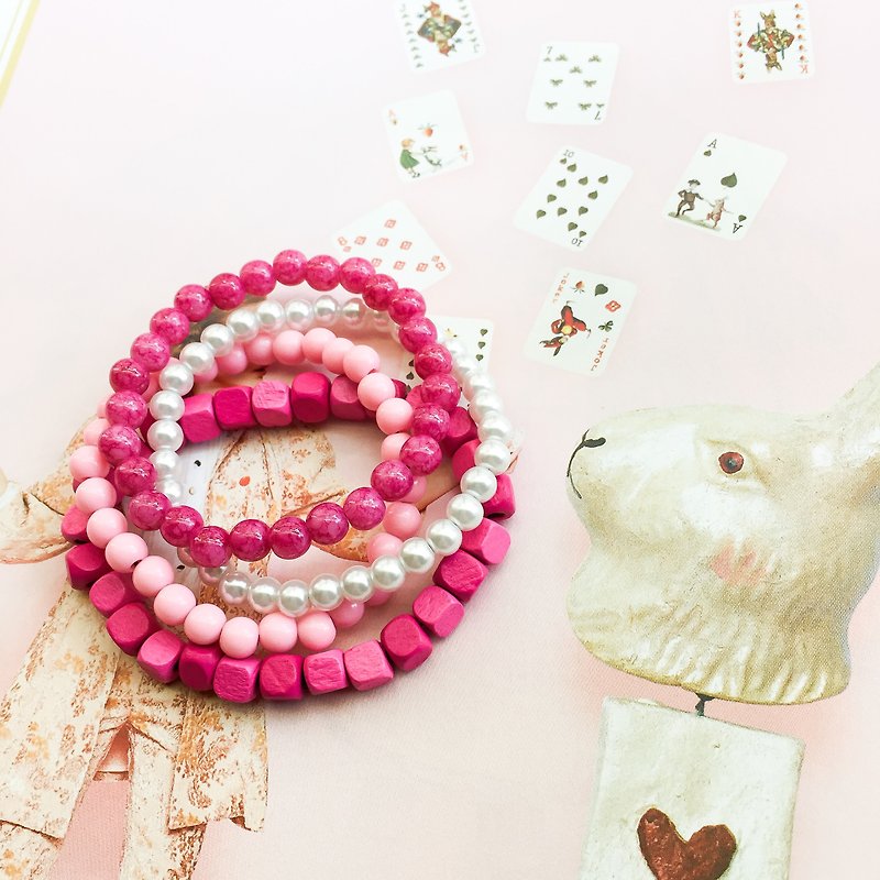 Pink • spring beaded bracelet - สร้อยข้อมือ - วัสดุอื่นๆ สึชมพู