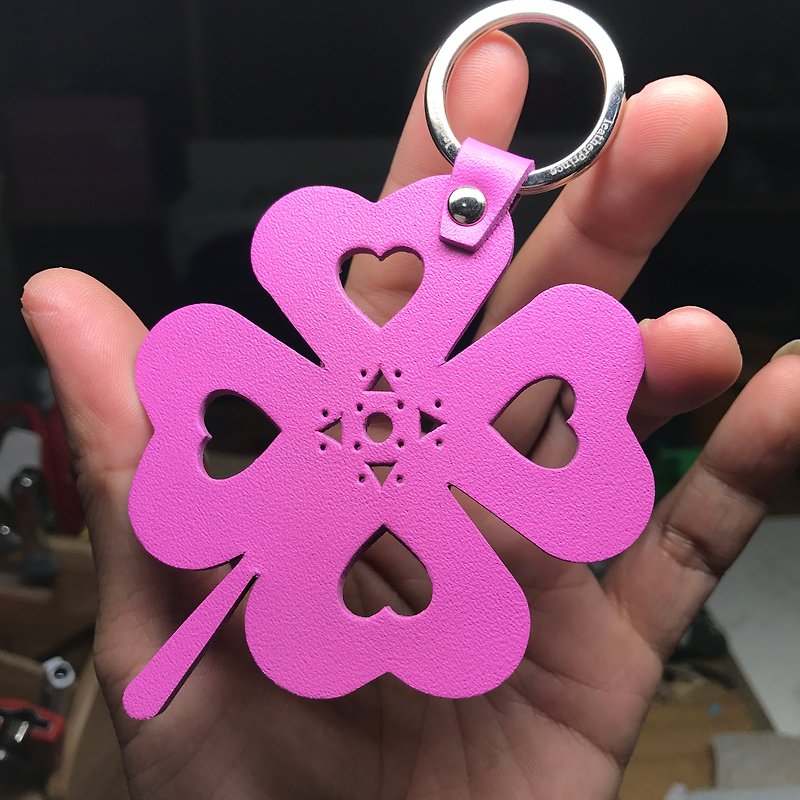 {Leatherprince handmade leather} Taiwan MIT pink cute clover pure hand-sewn leather key ring / Clover silhouette leather keychain in hot pink (Small size / - ที่ห้อยกุญแจ - หนังแท้ สึชมพู