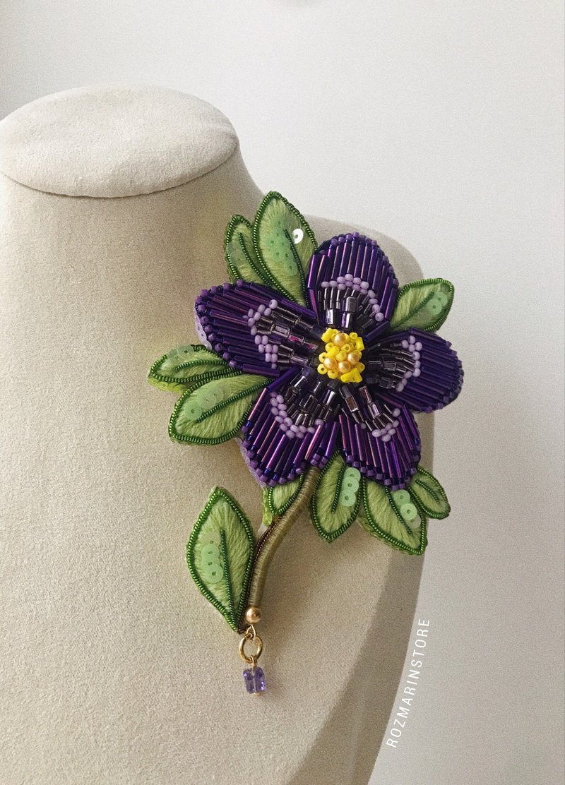 Violet Flower Embroidered beaded Brooch Handmade, Art Beads pin - 胸針 - 繡線 多色