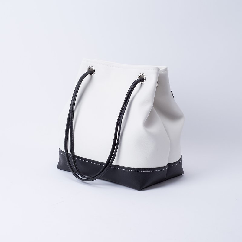 Good texture color matching bucket bag portable side back dual use white x black - Messenger Bags & Sling Bags - Faux Leather Black