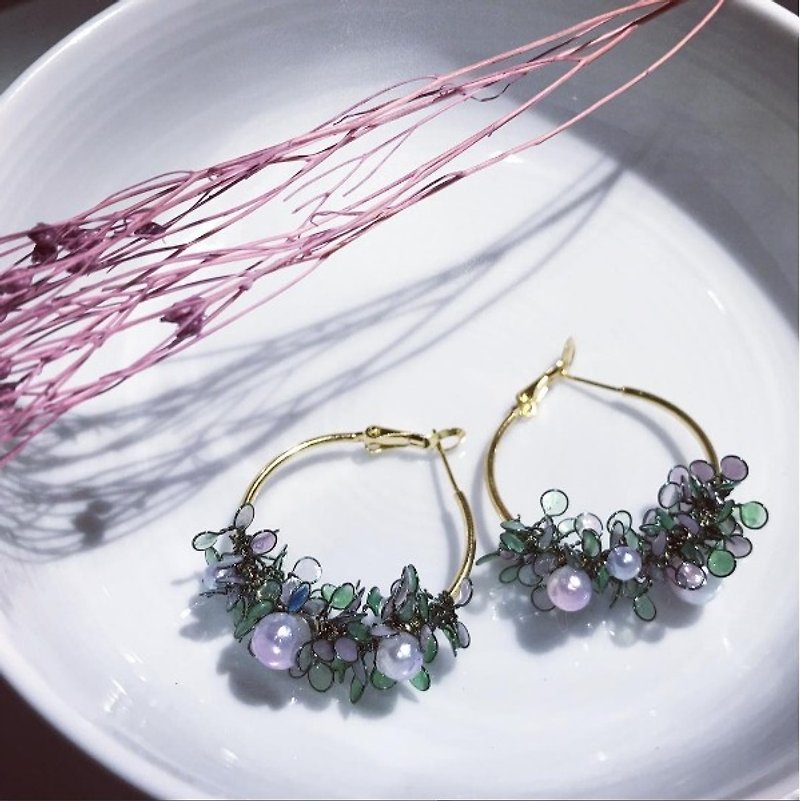 Angel flower baskets [pearl leaves] - Earrings & Clip-ons - Paper Green