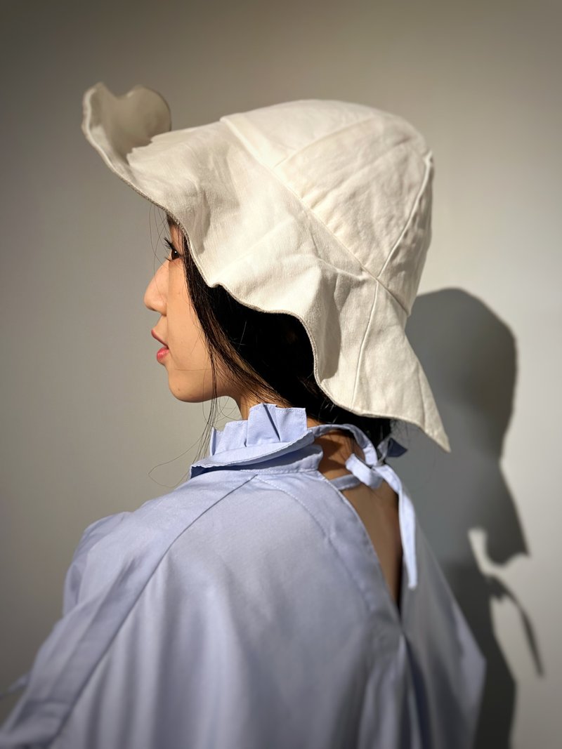 Six Bucket Sunny side up Hat 太陽蛋雙面漁夫帽| 杏灰皺紋布 - 帽子 - 棉．麻 卡其色