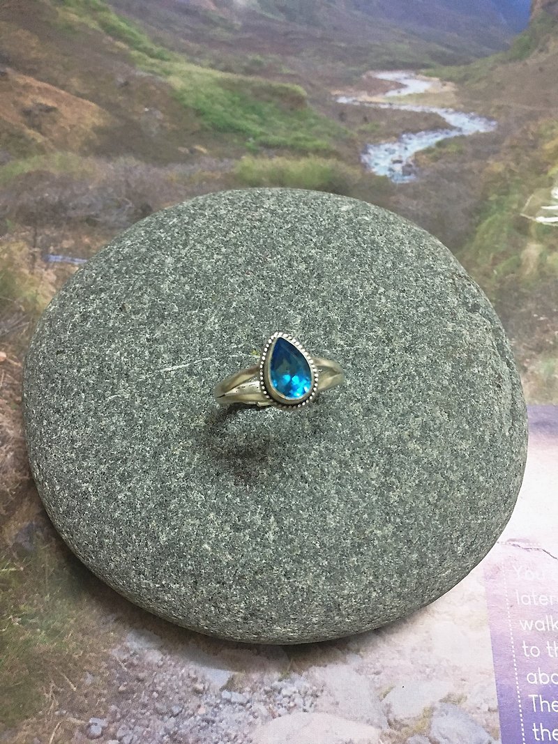 Topaz Finger Ring Handmade in Nepal 92.5% Silver - แหวนทั่วไป - เครื่องประดับพลอย สีน้ำเงิน