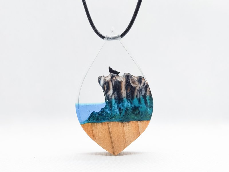 pendant wolf mountain stream - 項鍊 - 樹脂 藍色