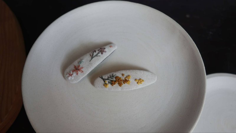 櫻花飛手刺繡髮夾/BB髮夾 - 髮圈/髮夾 - 棉．麻 銀色