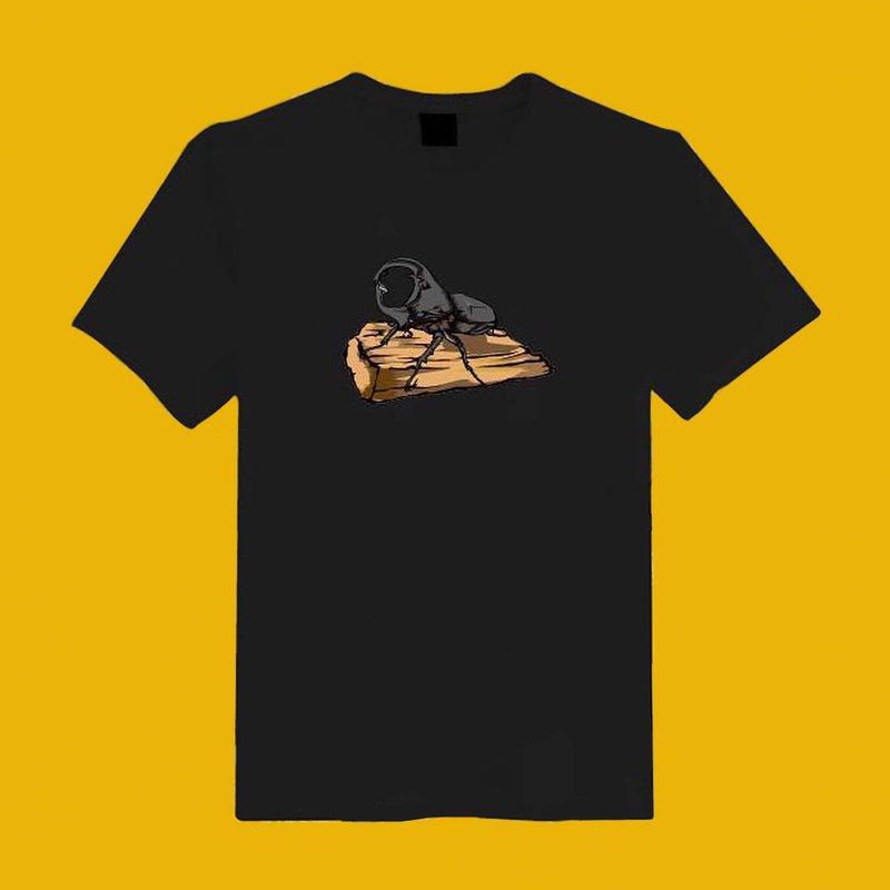 Beetle god horse big pocket illustration original white T black T short T clothes T-shirt couples children's clothing - Women's T-Shirts - Cotton & Hemp Multicolor