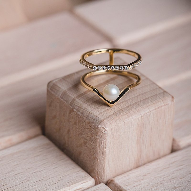 Natural Pearl Ring-Queena - แหวนทั่วไป - โลหะ สีทอง
