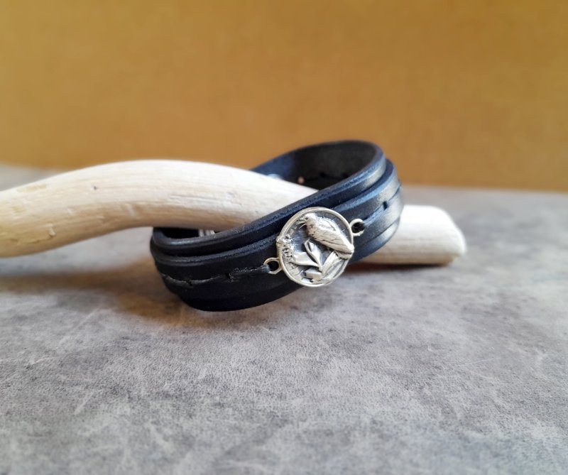 Raven Whisper Leather Cuff - Mystery Worn Close to Skin - 手鍊/手環 - 真皮 黑色